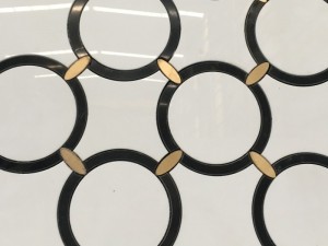Fornitore di piastrelle in ottone con intarsio a mosaico a getto d'acqua in marmo bianco naturale